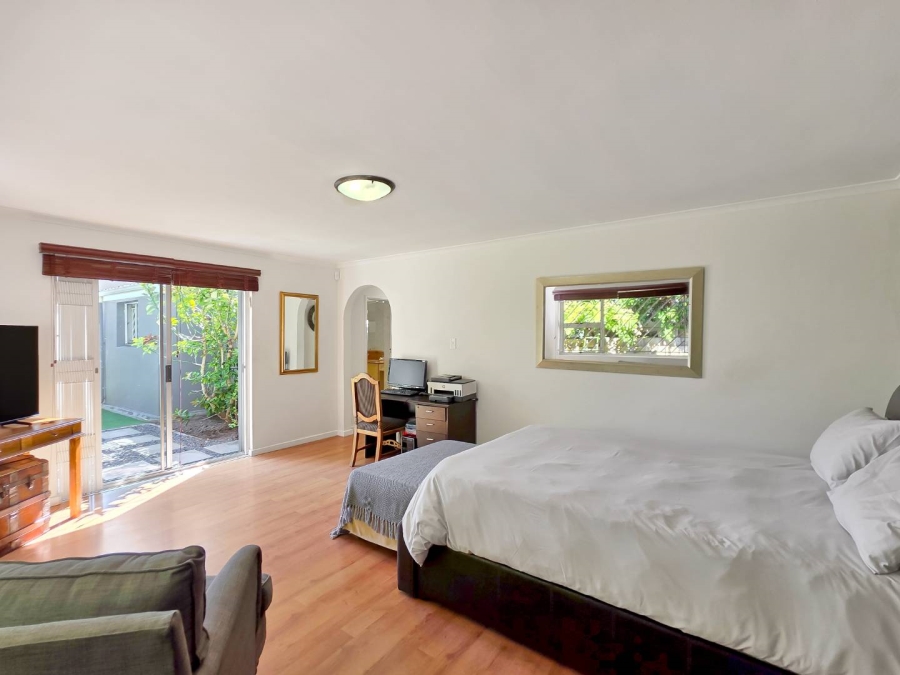 4 Bedroom Property for Sale in Fresnaye Western Cape